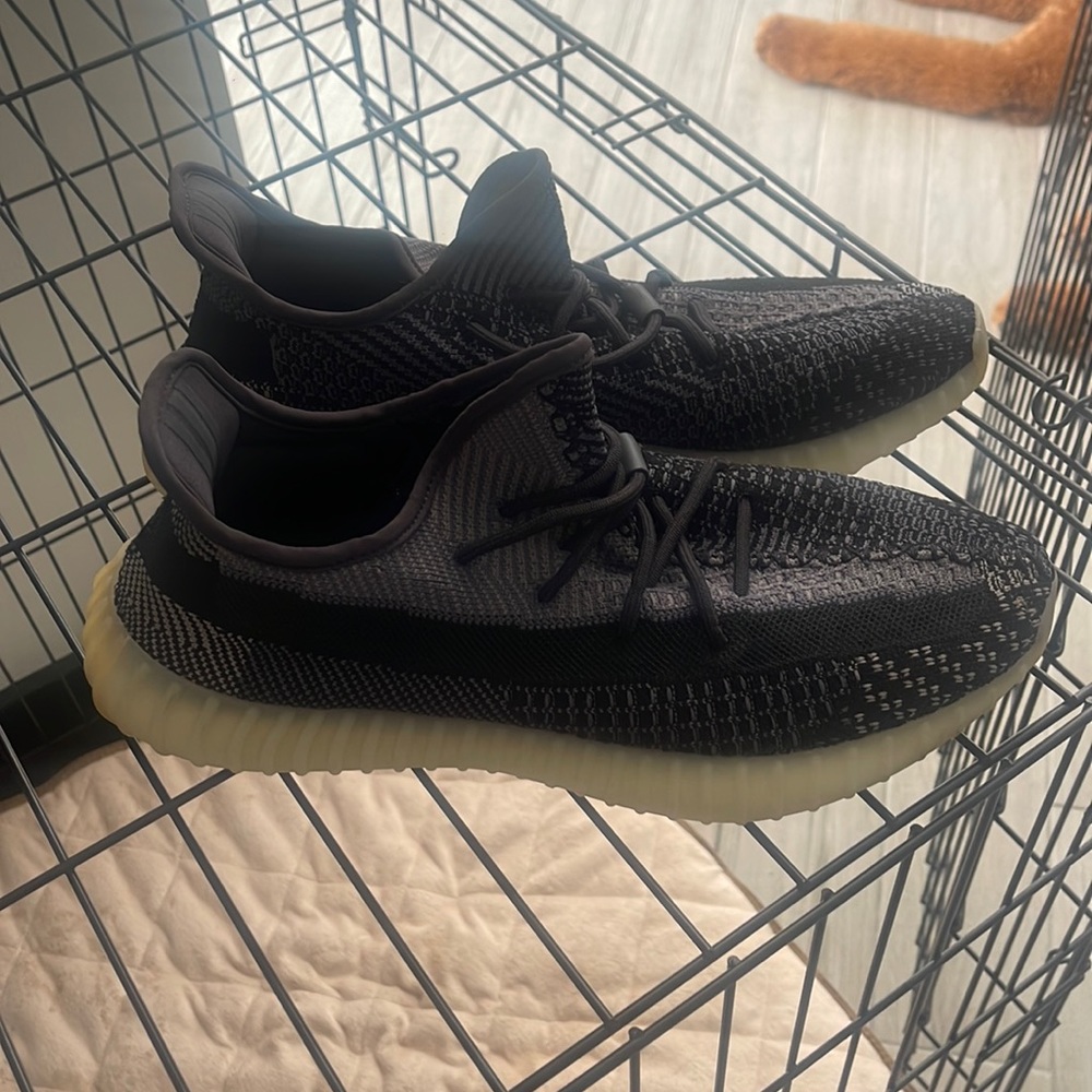 Mens Yeezys size 12